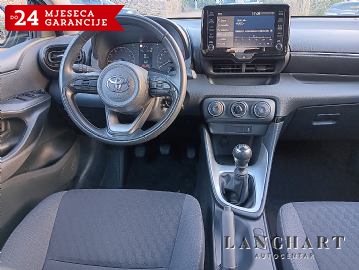 Toyota Yaris 1,5,1.vlasnik,Servisna,Tvornička Garancija još 7 god.Reg.do 09/2025