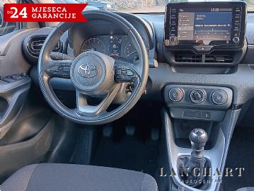 Toyota Yaris 1,5,1.vlasnik,Servisna,Tvornička Garancija još 7 god.Reg.do 09/2025