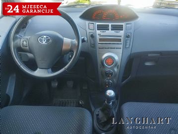 Toyota Yaris 1,33 VVT-i,HR-auto,1.vlasnik,Servisna