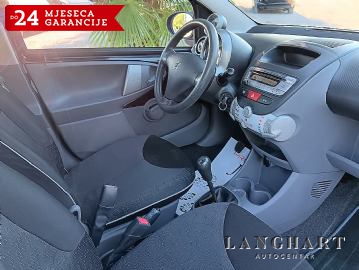 Peugeot 107 1,0 Urban Move,5vrata,Servis
